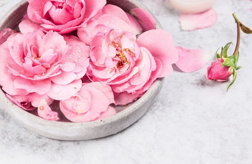 Beneficios del agua de rosas para la piel