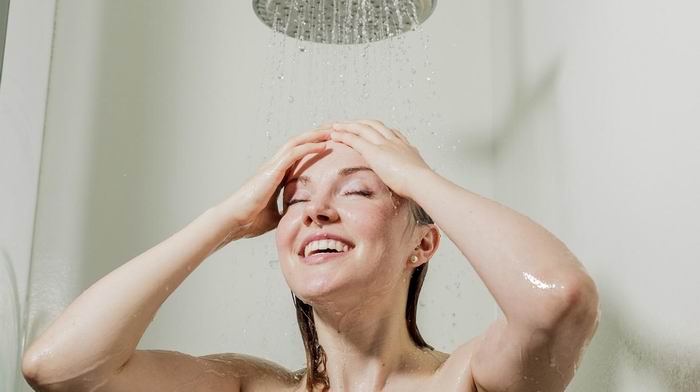 Beneficios de bañarse con agua fría