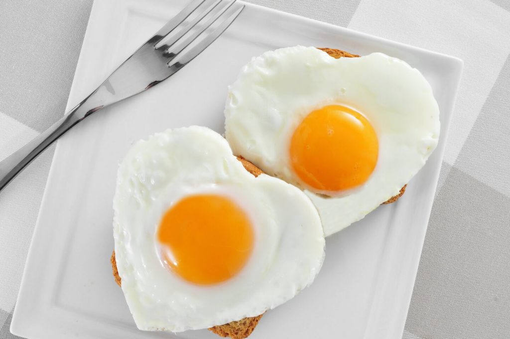 ¿Qué vitaminas tiene el huevo de gallina?